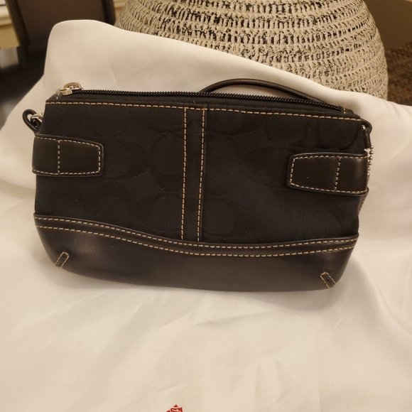 Coach Wristlet - Picture 3 of 4